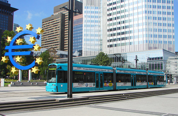 Imagine atasata: FrankfurtTramEuro.jpg