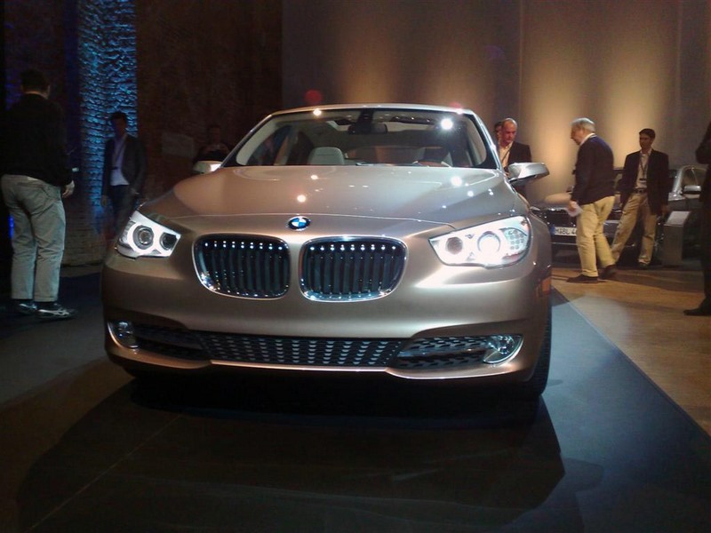 Imagine atasata: bmw_seria_5_gt_gran_turismo_concept_geneva_2009_promotor_03.jpg