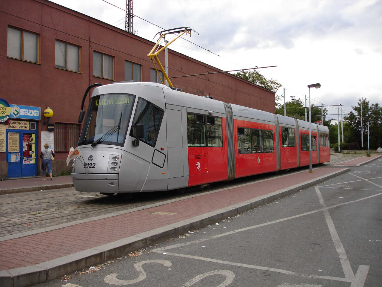 Imagine atasata: New_Prague_tram.jpg