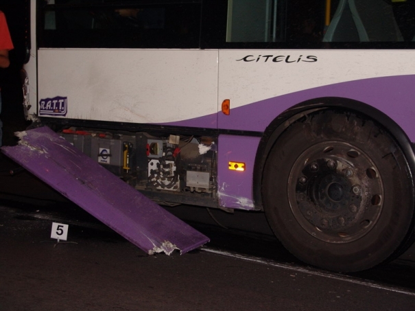 Imagine atasata: accident_descarcerare_troleibuz_complex_timisoara1_29__b.jpg