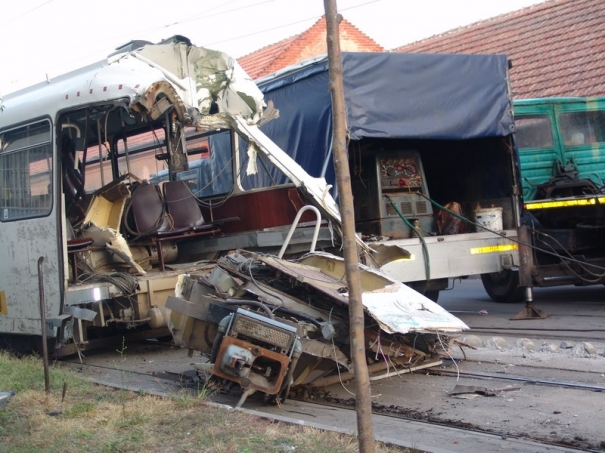 Imagine atasata: tramvai_deraiat_timisoara9_b.jpg