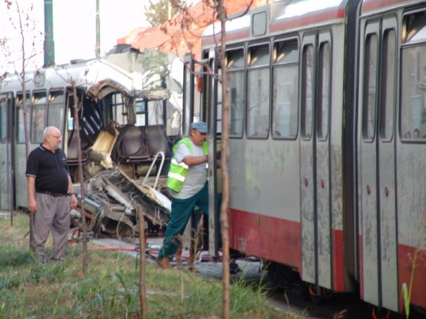 Imagine atasata: tramvai_deraiat_timisoara16_b.jpg