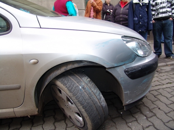 Imagine atasata: accident_tramvai_masina_ghedoja4_b.jpg
